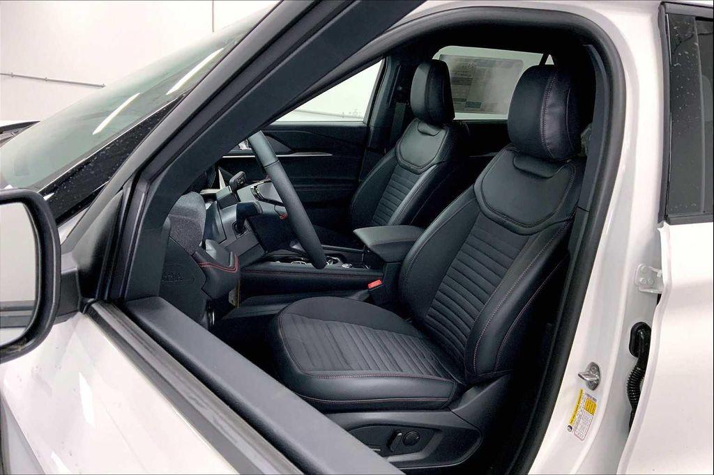 new 2025 Ford Explorer car, priced at $44,423