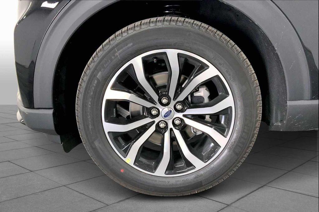 new 2025 Ford Explorer car, priced at $42,244