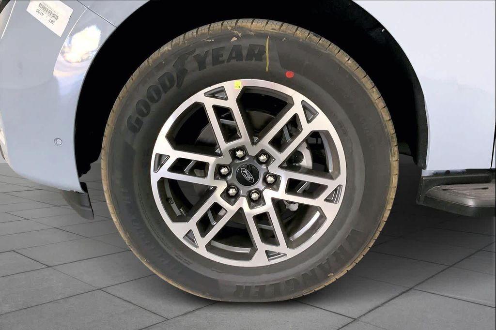 new 2025 Ford Expedition car, priced at $65,787