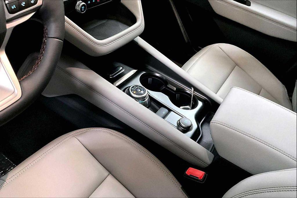 new 2025 Ford Explorer car, priced at $44,560