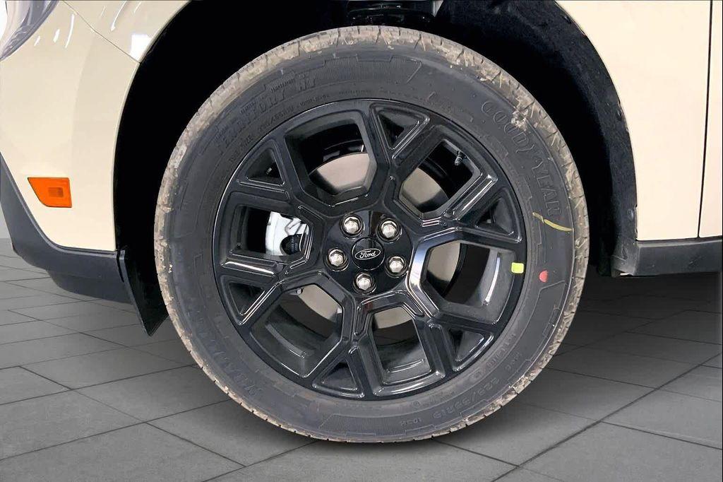 new 2025 Ford Maverick car, priced at $33,841