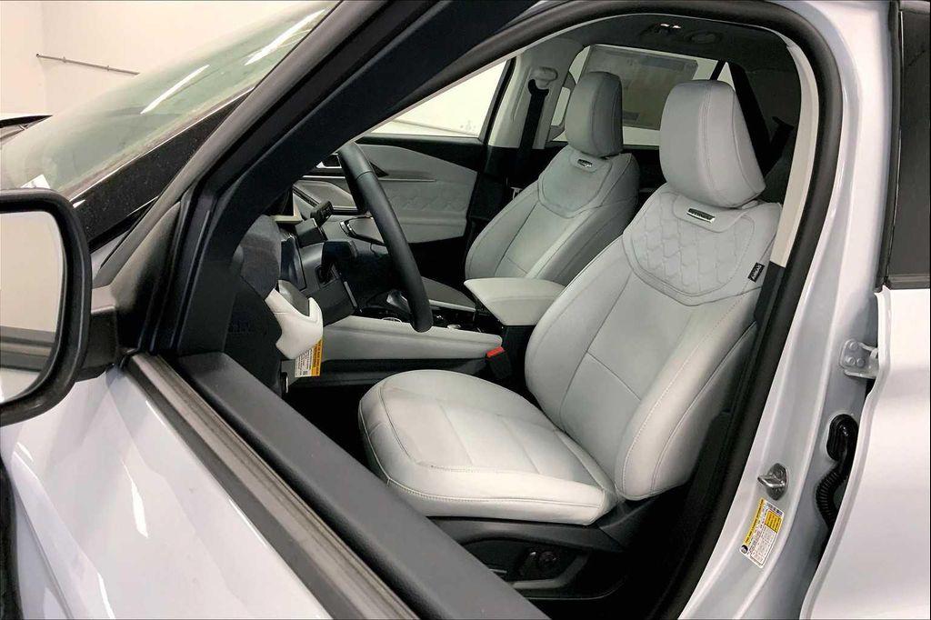 new 2025 Ford Explorer car, priced at $59,905