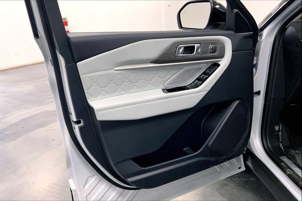 new 2025 Ford Explorer car, priced at $59,905