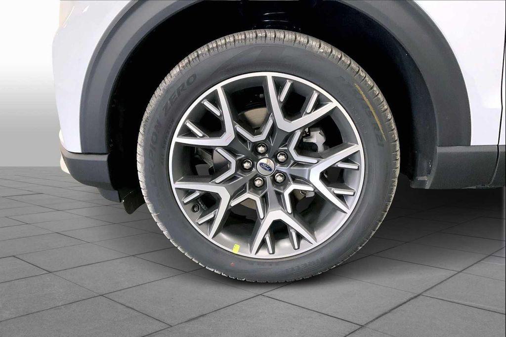 new 2025 Ford Explorer car, priced at $59,905