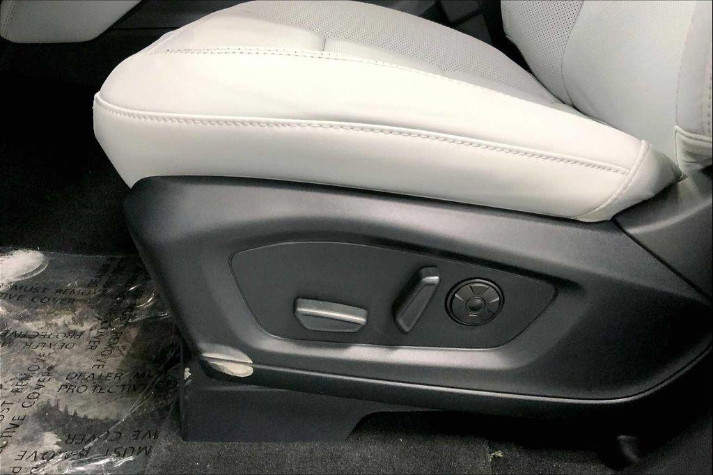 new 2025 Ford Explorer car, priced at $59,905