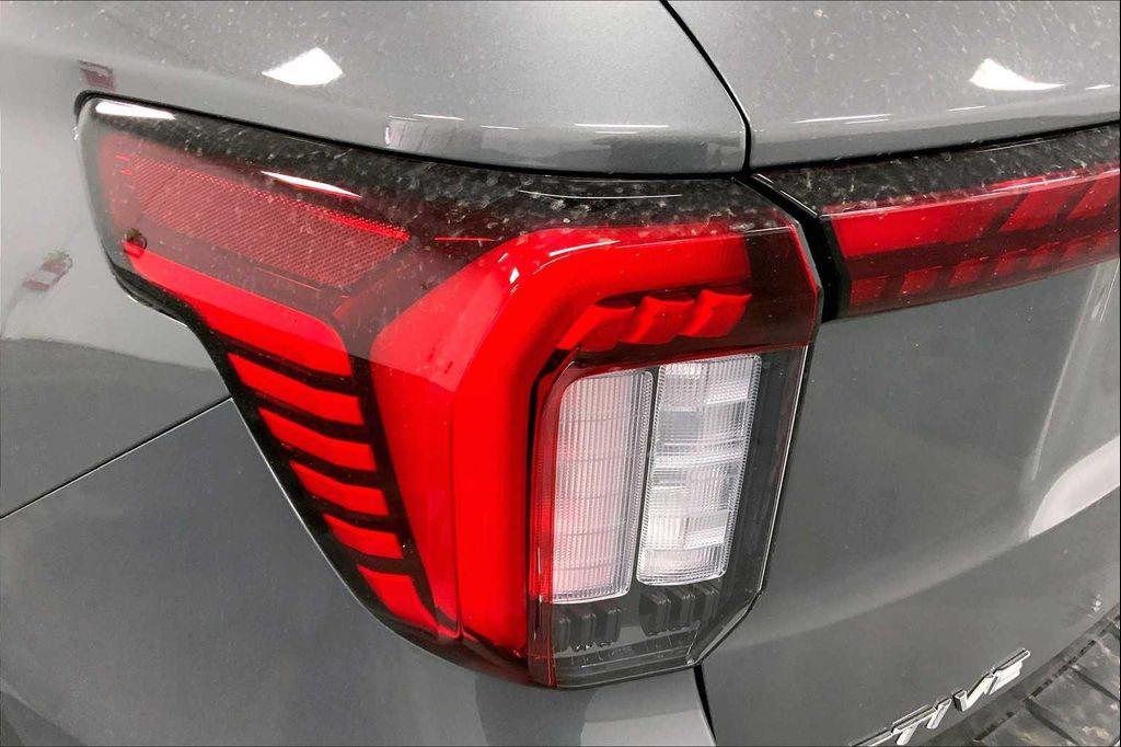 new 2025 Ford Explorer car, priced at $39,321