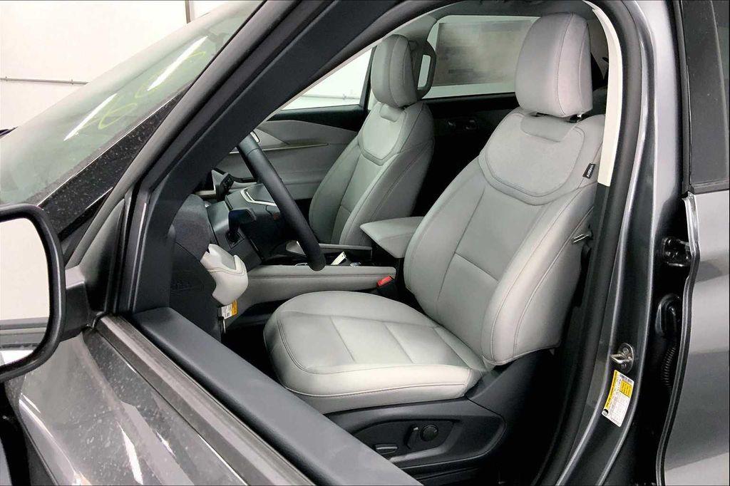 new 2025 Ford Explorer car, priced at $39,321
