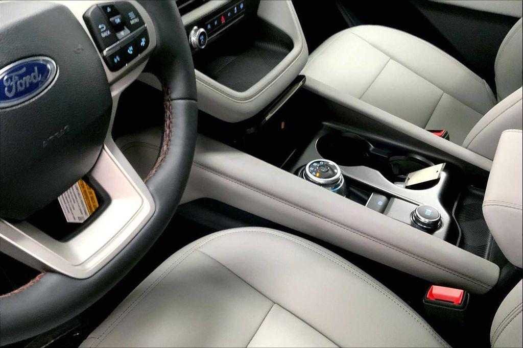 new 2025 Ford Explorer car, priced at $39,321
