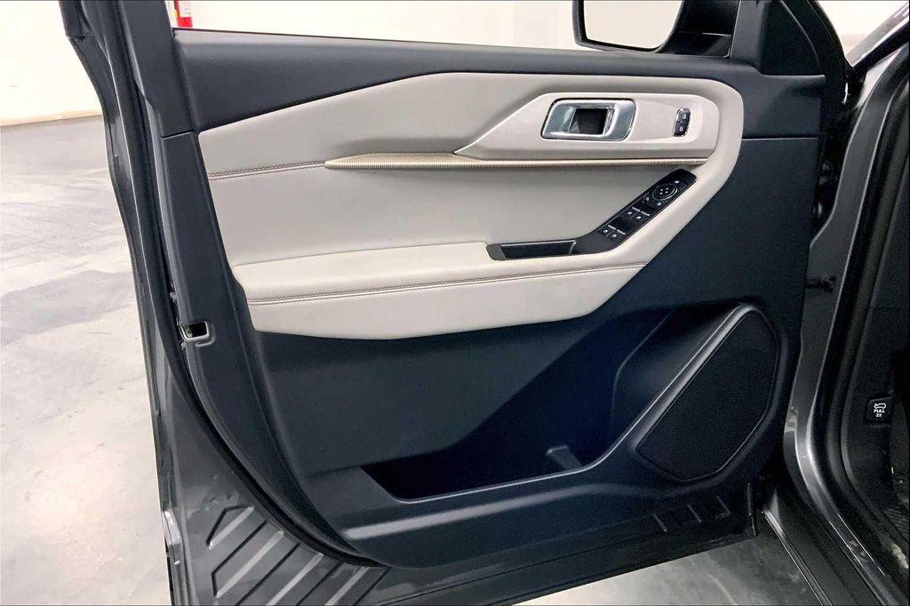 new 2025 Ford Explorer car, priced at $39,321