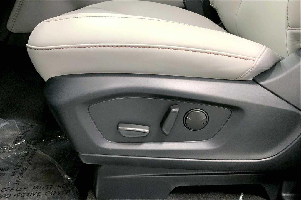 new 2025 Ford Explorer car, priced at $39,321