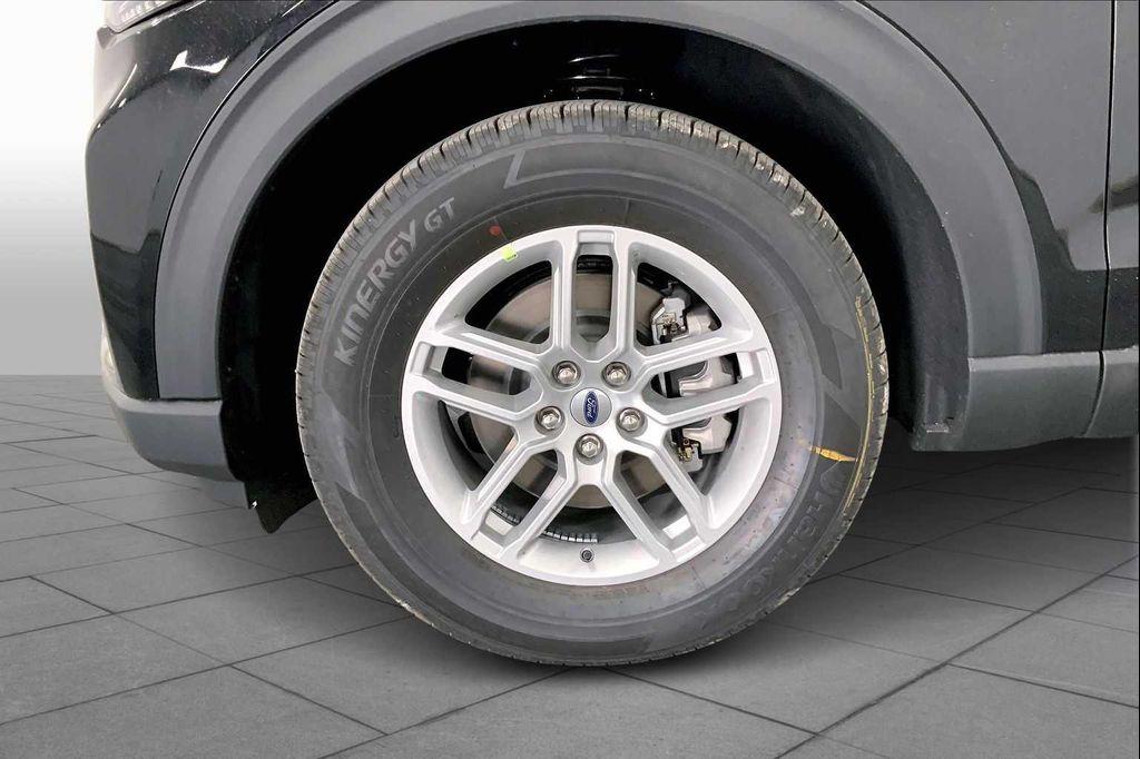 new 2025 Ford Explorer car, priced at $43,765