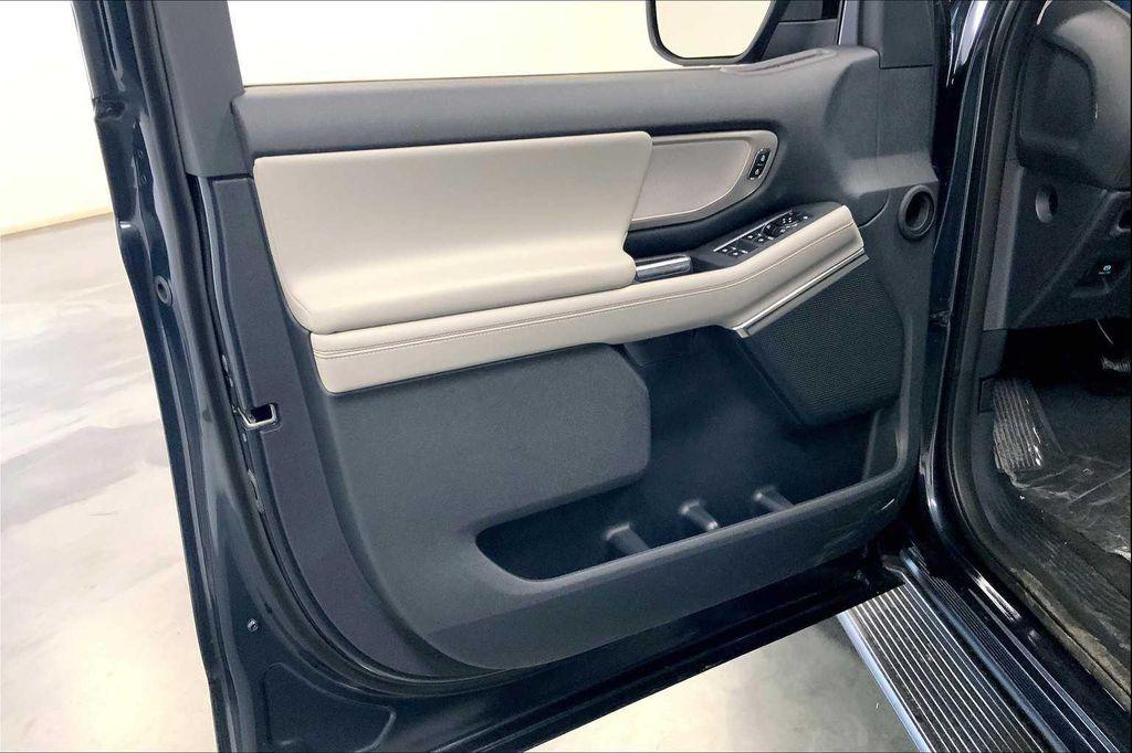 new 2025 Ford Expedition Max car, priced at $68,541