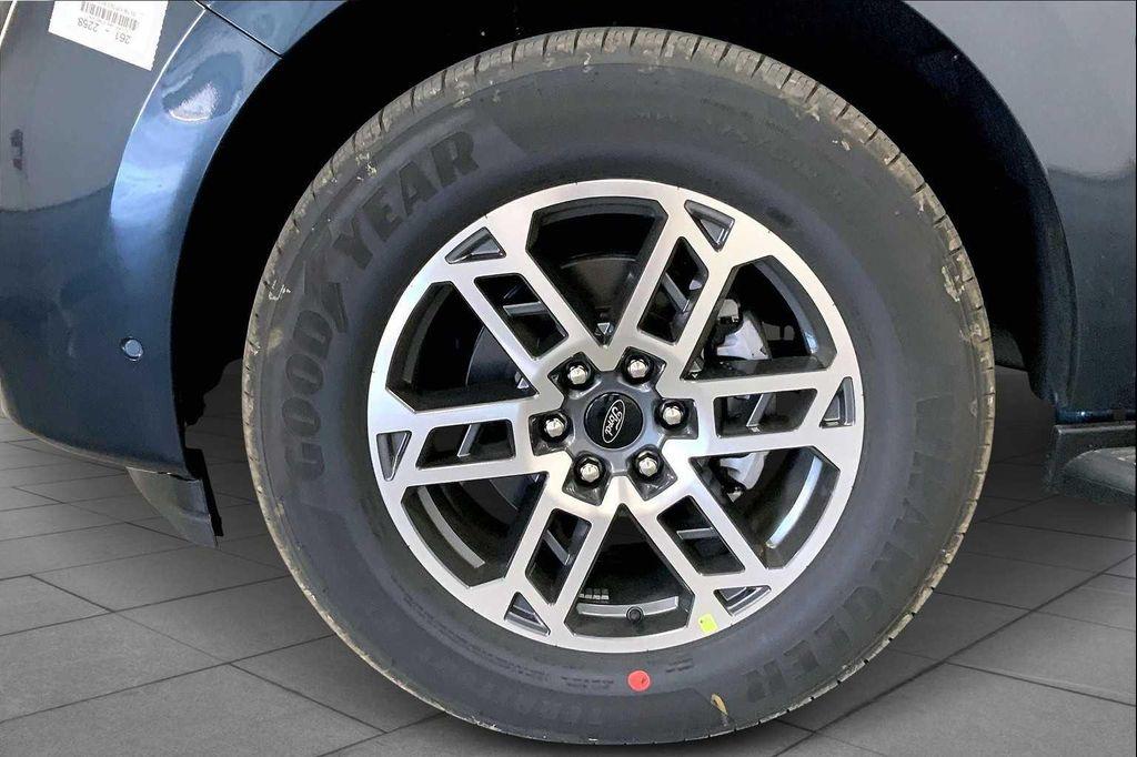 new 2025 Ford Expedition Max car, priced at $68,541