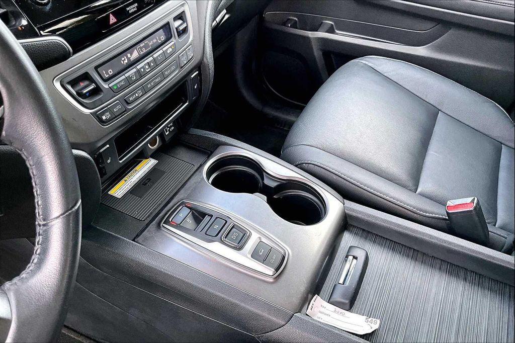 used 2022 Honda Pilot car, priced at $25,582