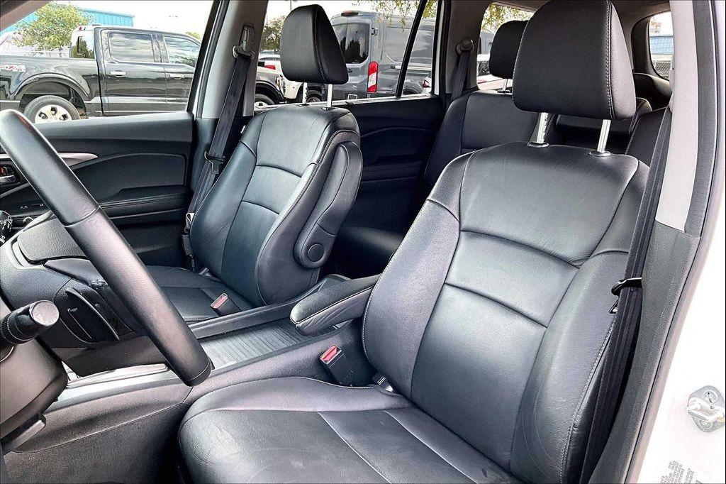 used 2022 Honda Pilot car, priced at $25,582