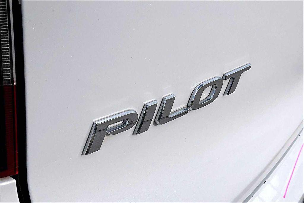 used 2022 Honda Pilot car, priced at $25,582