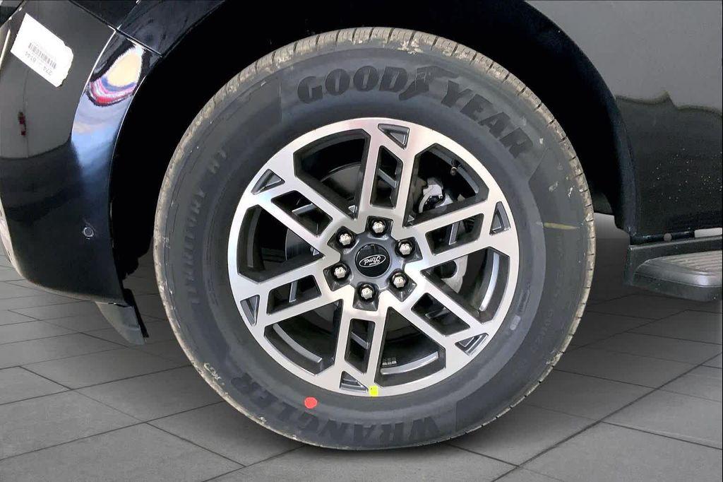 new 2025 Ford Expedition car, priced at $64,218