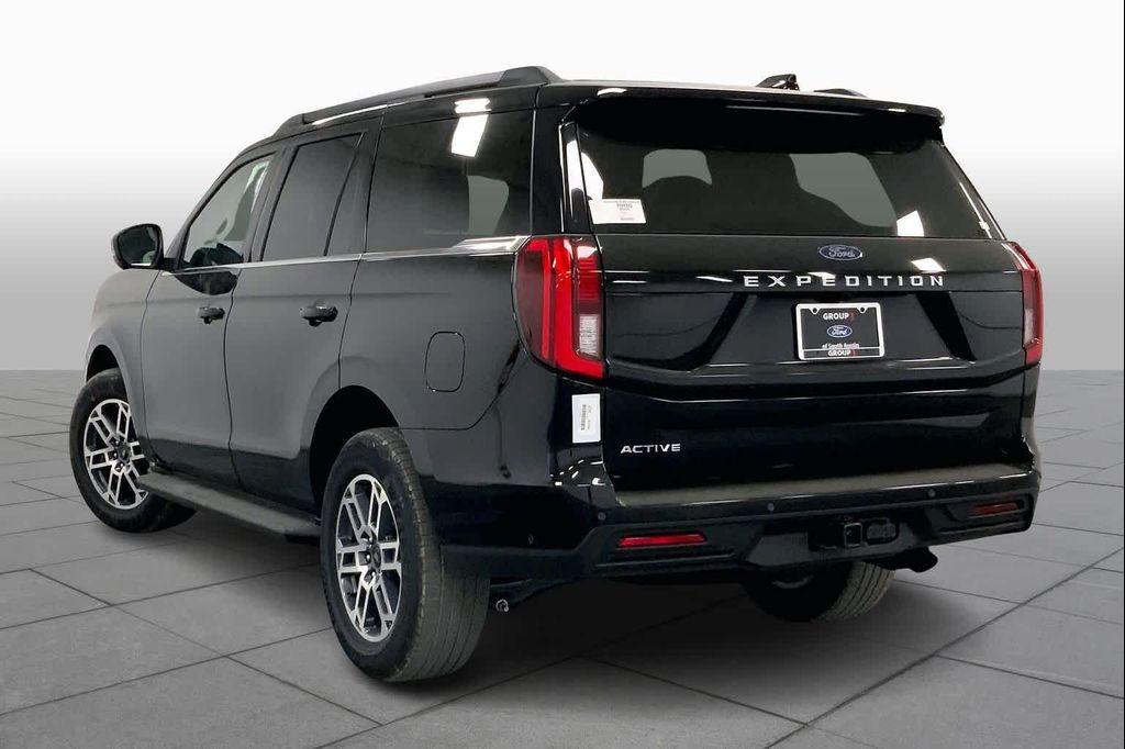 new 2025 Ford Expedition car, priced at $64,218