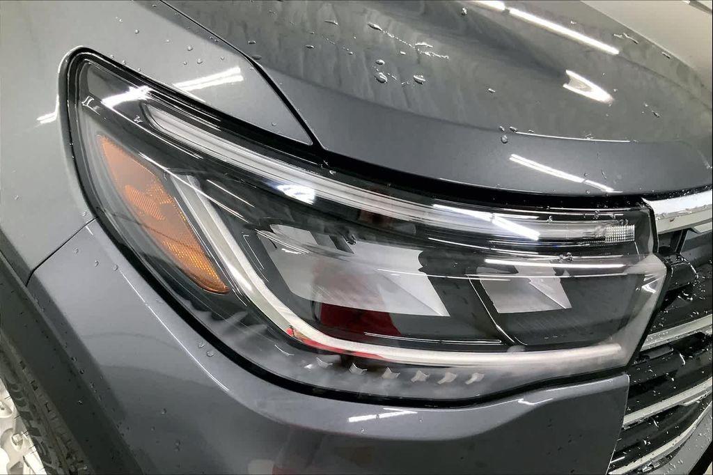 new 2025 Ford Explorer car, priced at $40,645