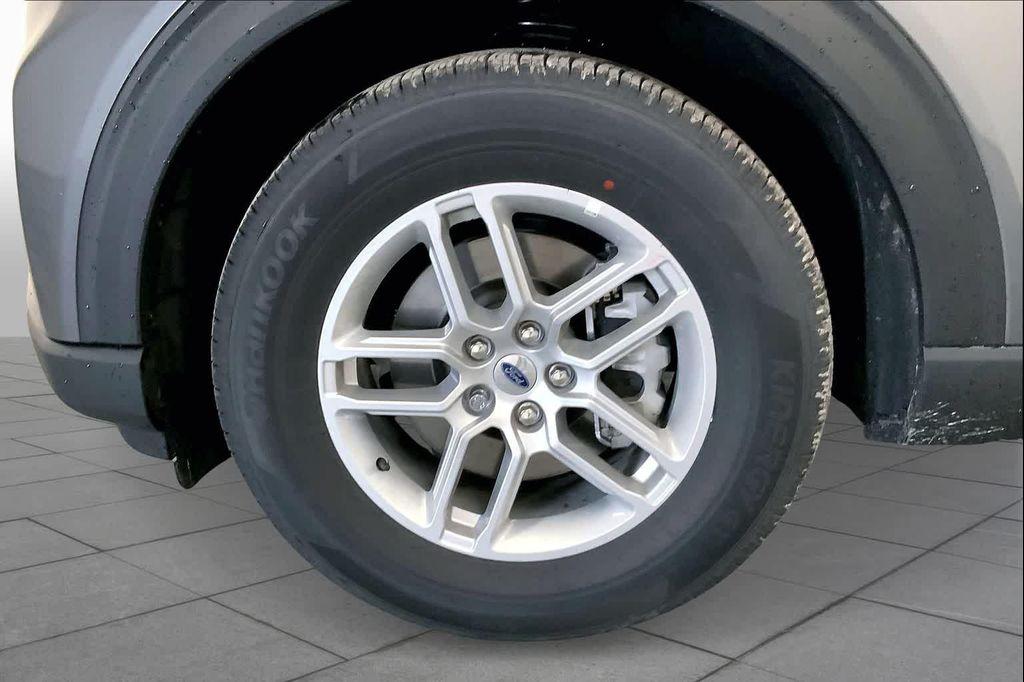 new 2025 Ford Explorer car, priced at $40,645