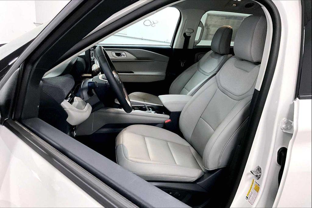 new 2025 Ford Explorer car, priced at $40,244