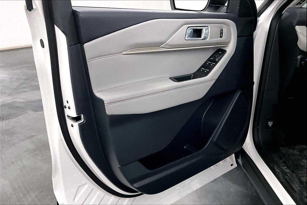 new 2025 Ford Explorer car, priced at $40,244