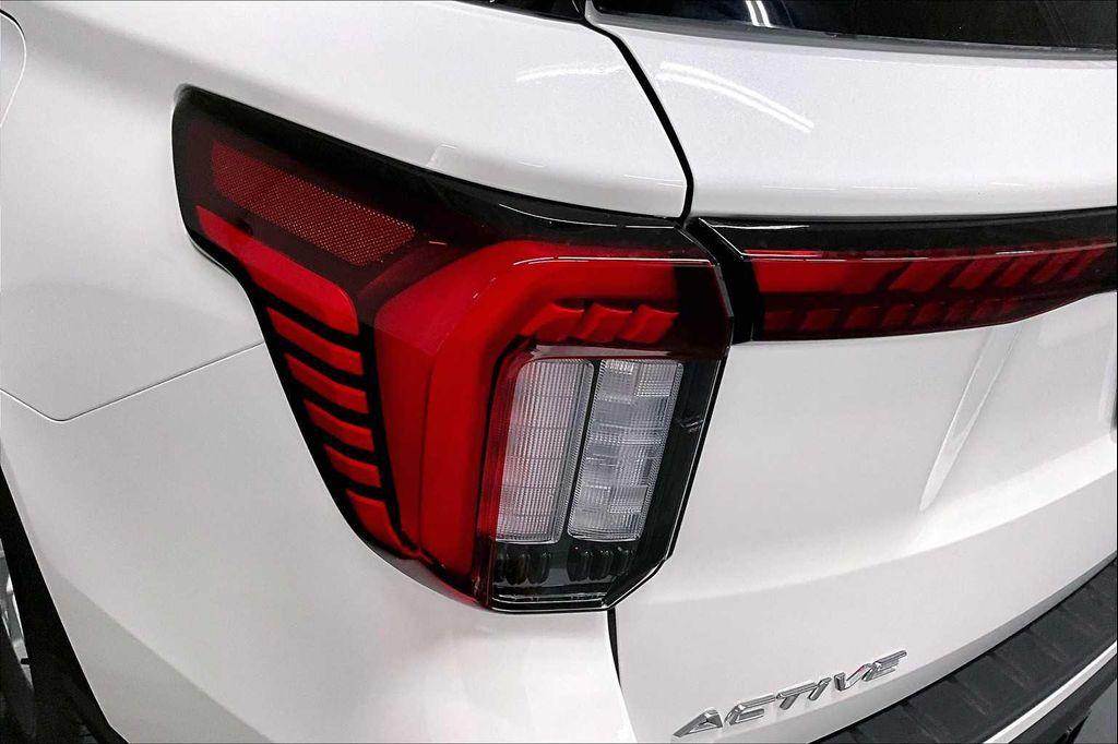 new 2025 Ford Explorer car, priced at $40,244