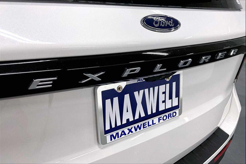 new 2025 Ford Explorer car, priced at $40,244