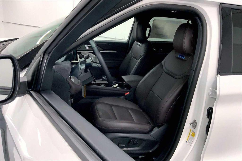 new 2025 Ford Explorer car, priced at $55,415