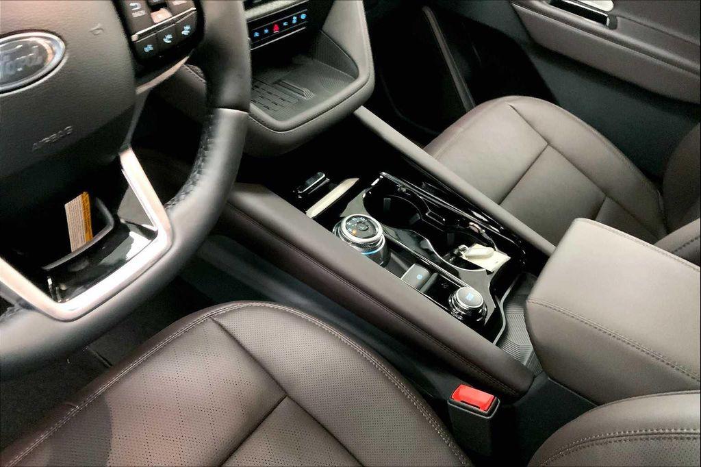 new 2025 Ford Explorer car, priced at $55,415