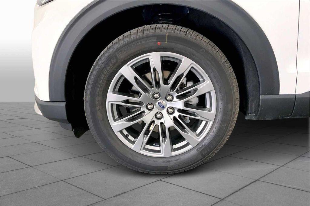 new 2025 Ford Explorer car, priced at $49,212
