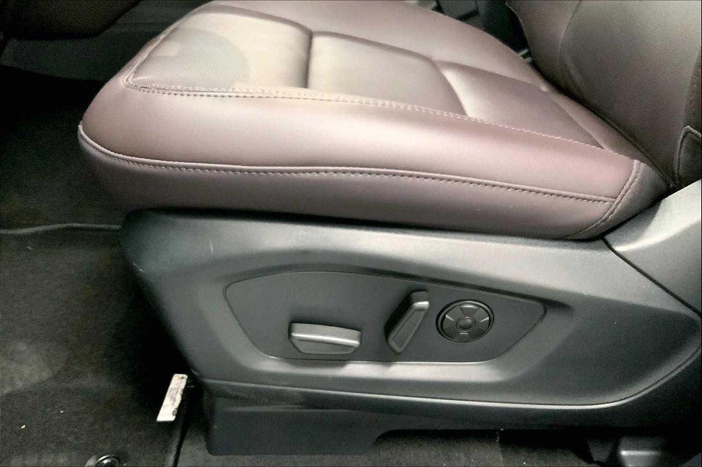 new 2025 Ford Explorer car, priced at $55,415