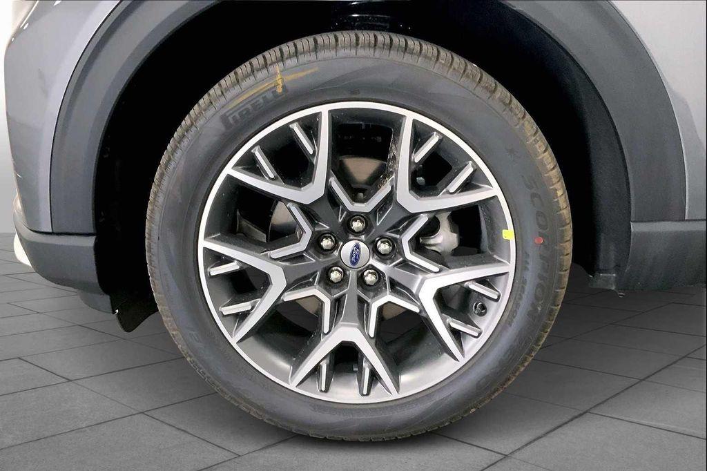 new 2025 Ford Explorer car, priced at $59,845