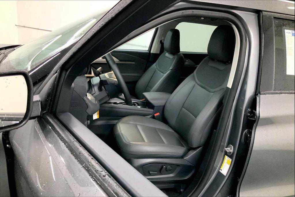 new 2025 Ford Explorer car, priced at $39,986