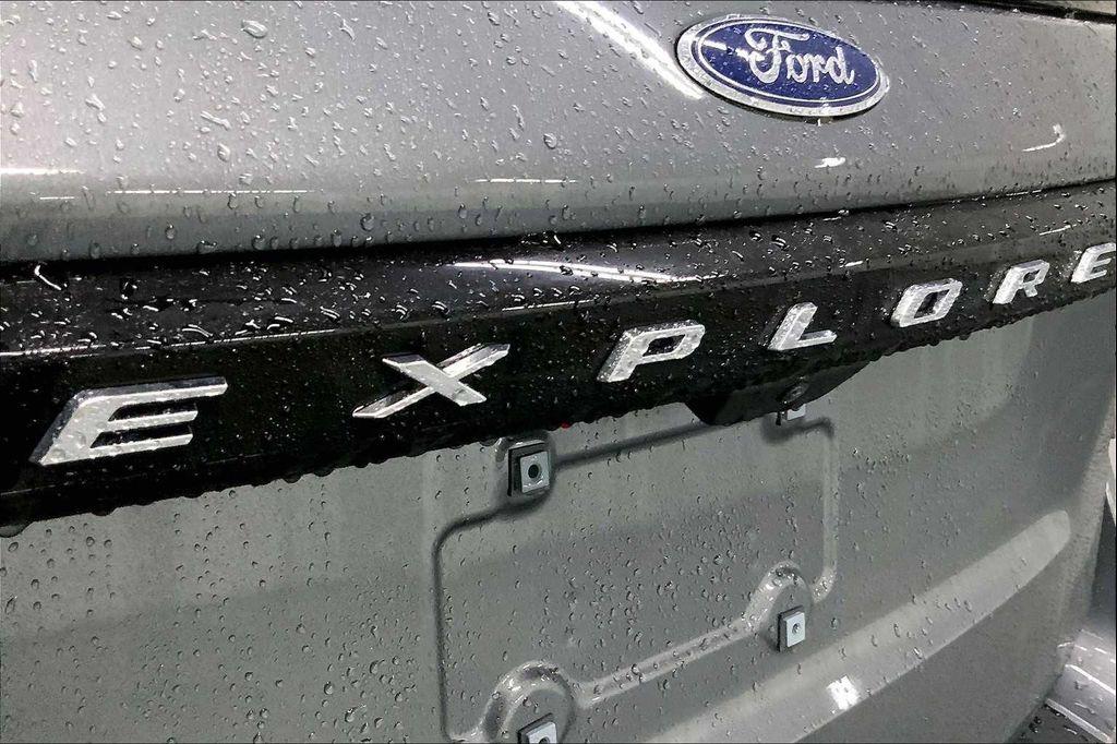 new 2025 Ford Explorer car, priced at $39,986