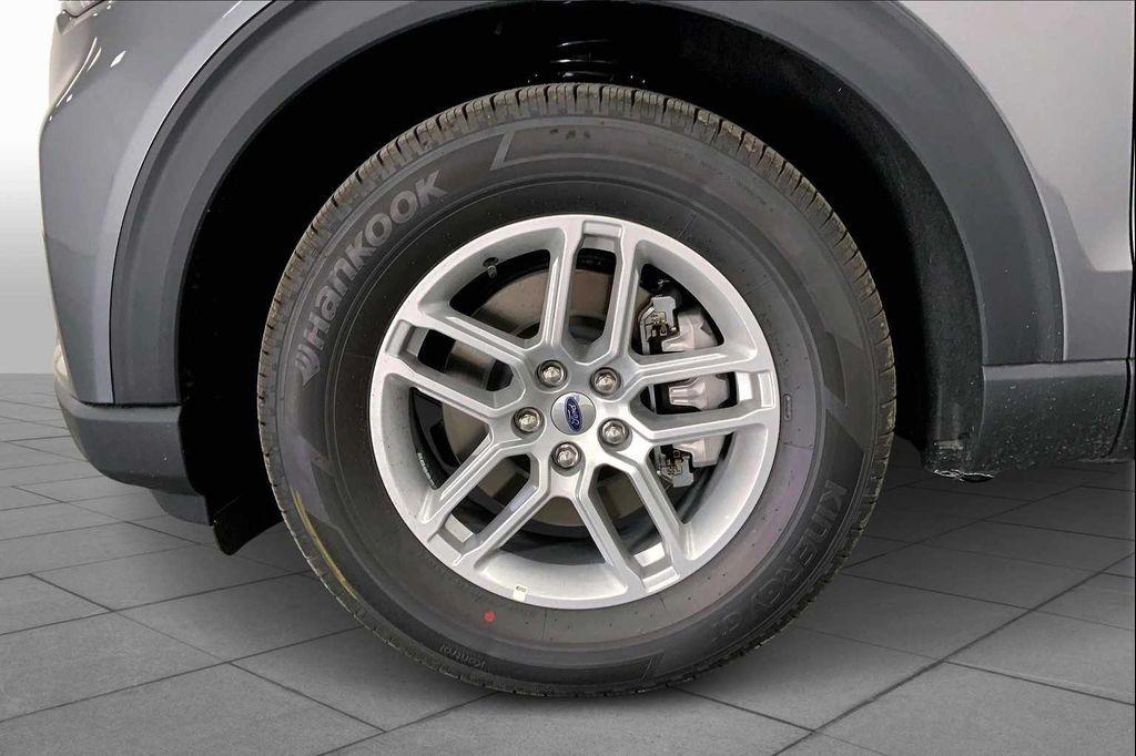 new 2025 Ford Explorer car, priced at $39,287