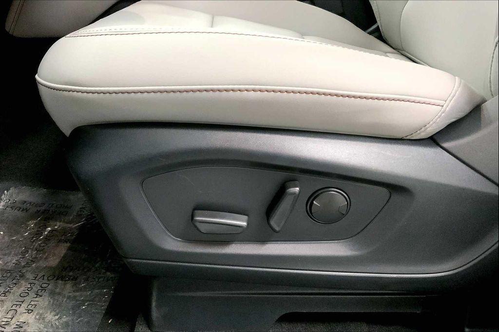 new 2025 Ford Explorer car, priced at $40,021