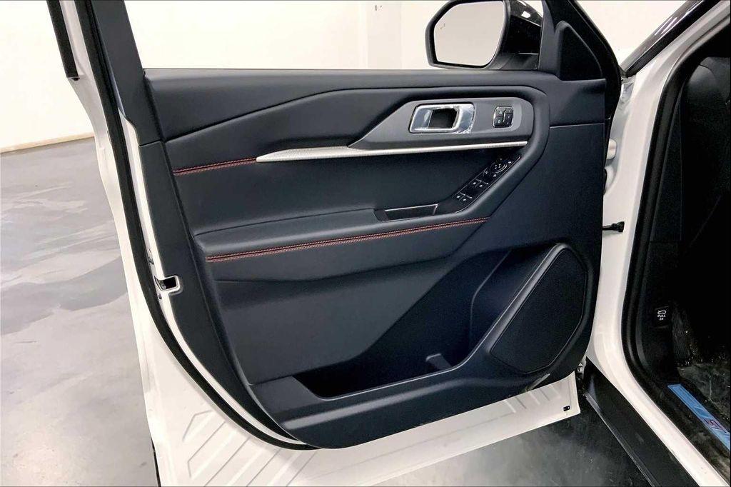 new 2025 Ford Explorer car, priced at $48,875
