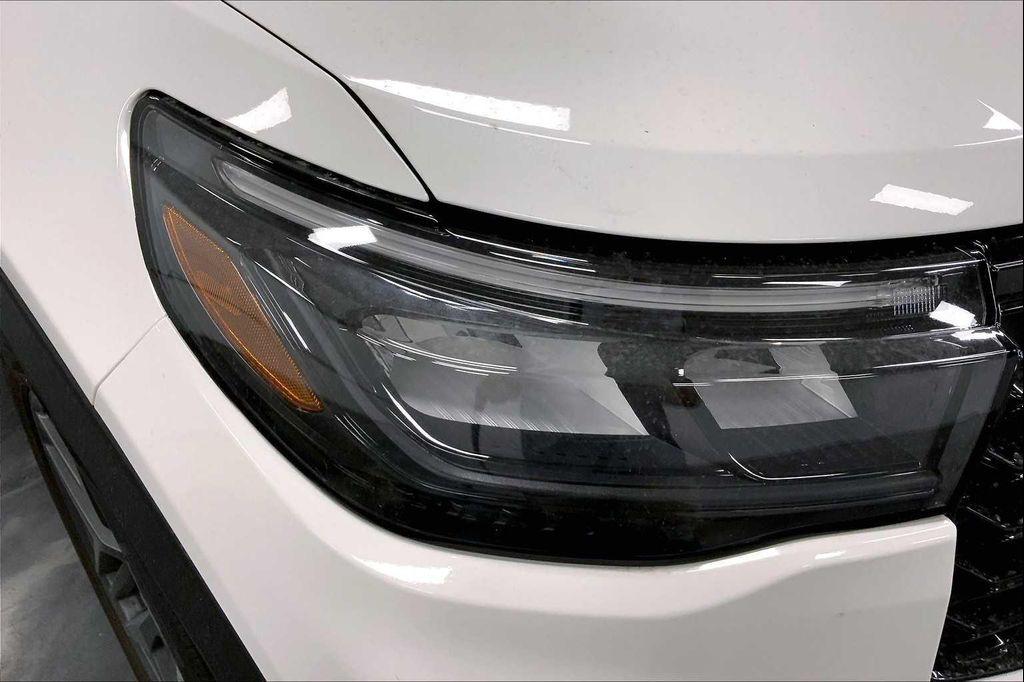 new 2025 Ford Explorer car, priced at $48,875