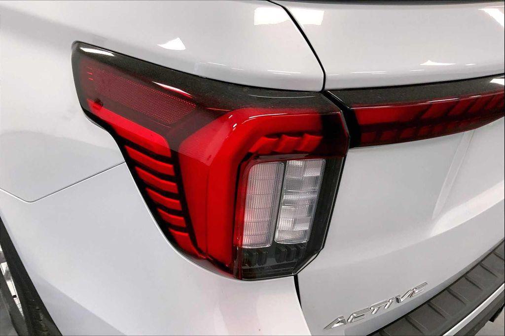 new 2025 Ford Explorer car, priced at $40,645