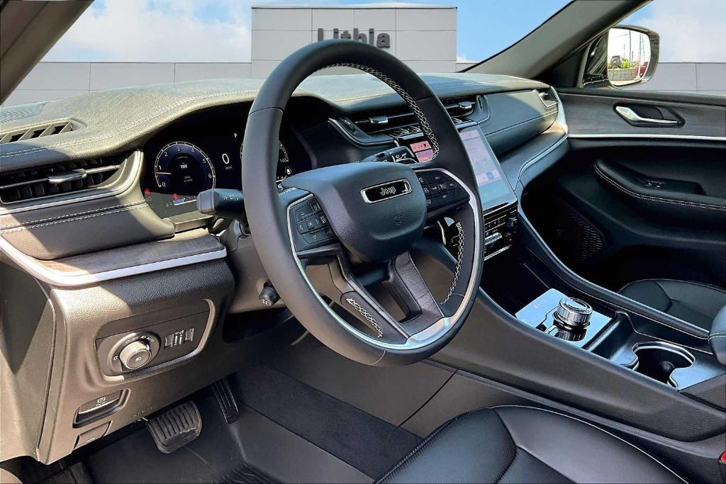 new 2025 Jeep Grand Cherokee car, priced at $50,725