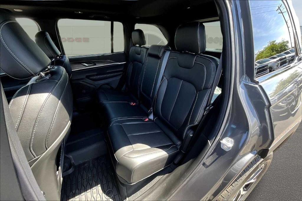 new 2025 Jeep Grand Cherokee car, priced at $50,725