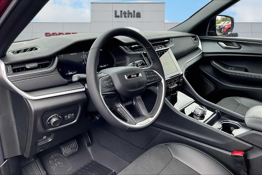 new 2025 Jeep Grand Cherokee car, priced at $44,000