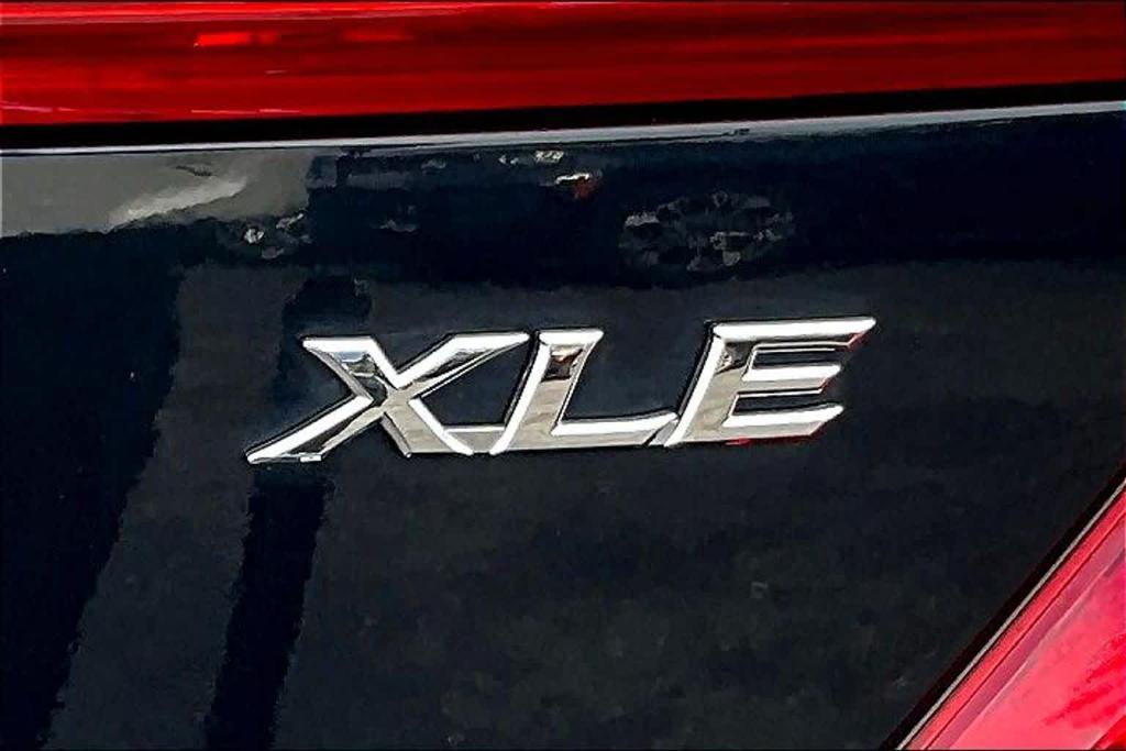 used 2013 Toyota Camry Hybrid car, priced at $14,900