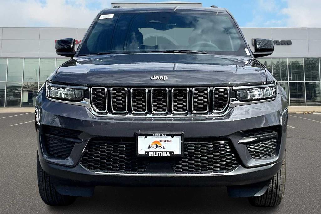 new 2025 Jeep Grand Cherokee car, priced at $37,000