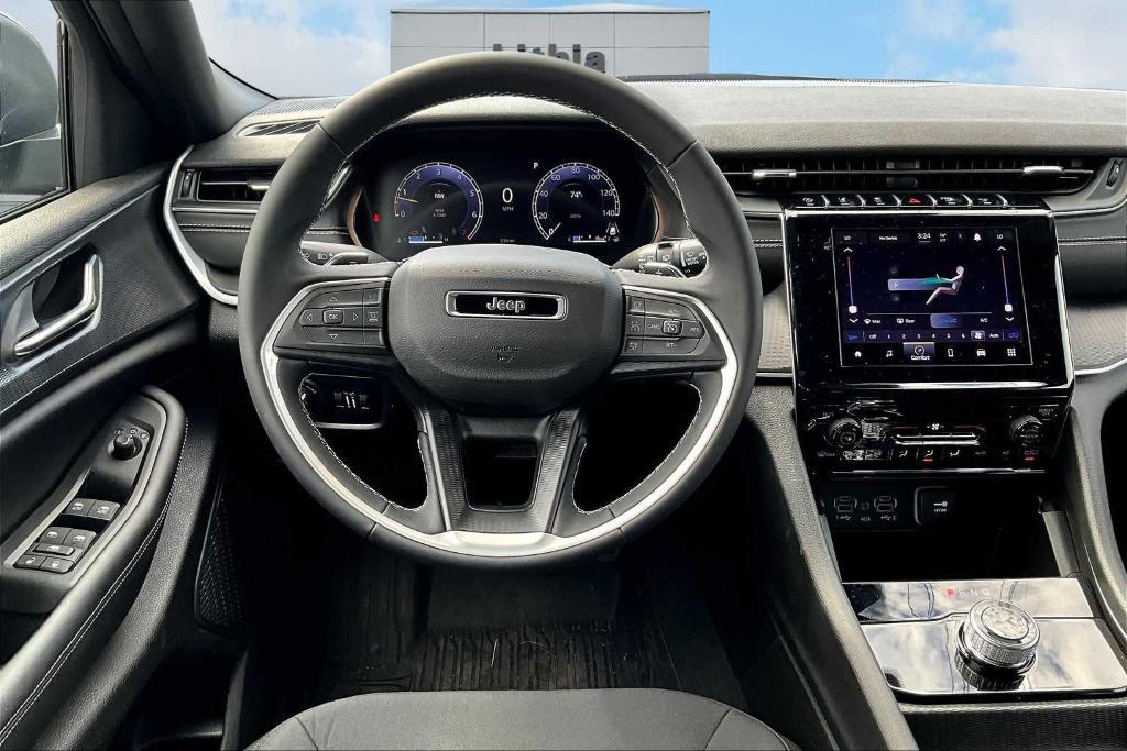 new 2025 Jeep Grand Cherokee car, priced at $37,000