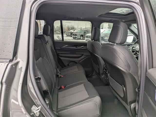 new 2025 Jeep Grand Cherokee car, priced at $41,561