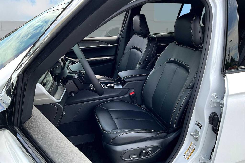 new 2025 Jeep Grand Cherokee car, priced at $49,416