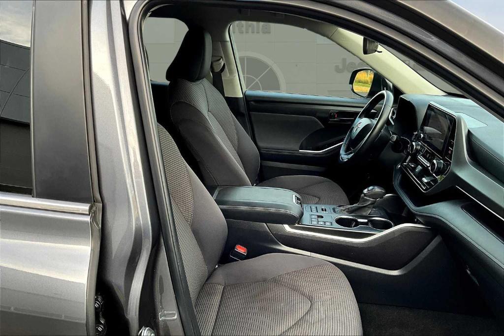 used 2024 Toyota Highlander car, priced at $41,500