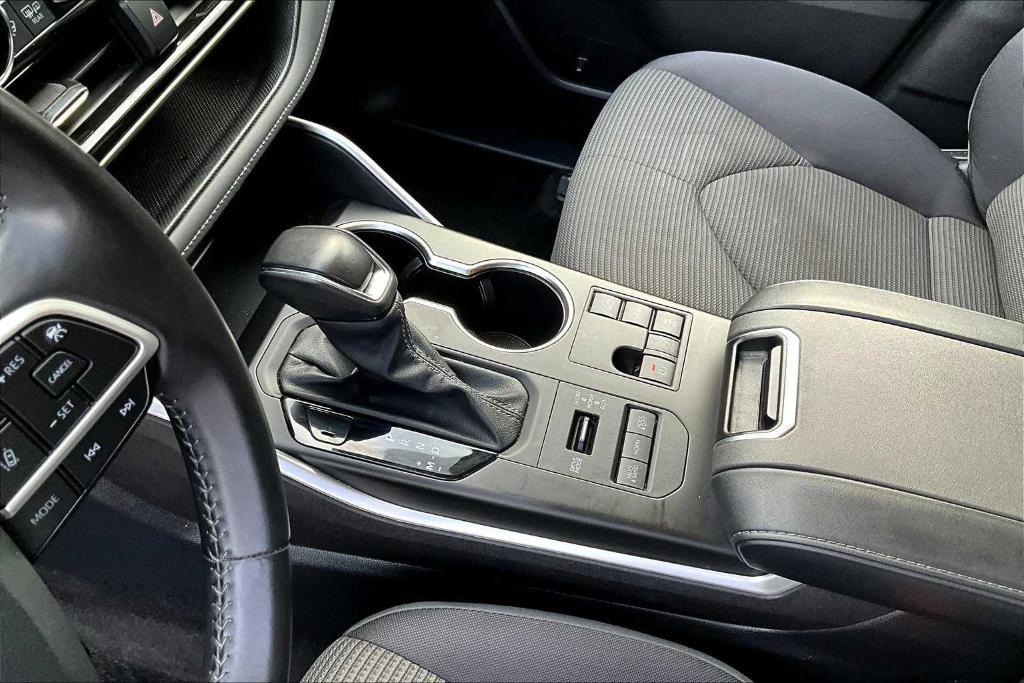 used 2024 Toyota Highlander car, priced at $41,500
